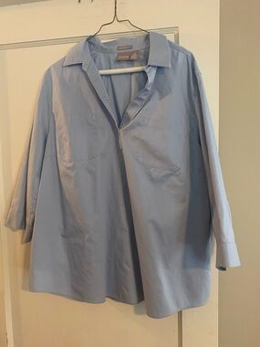 Chicos powder blue wrinkle resistant top in size 3